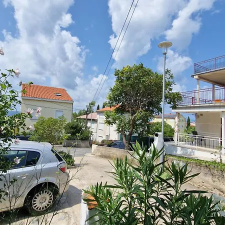 With E-cars Station Селце