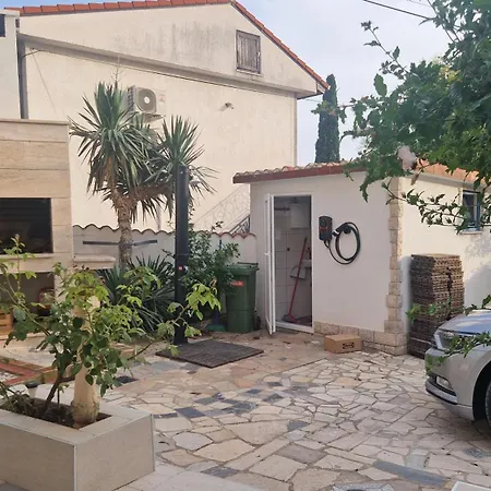 With E-cars Station Апартаменты *