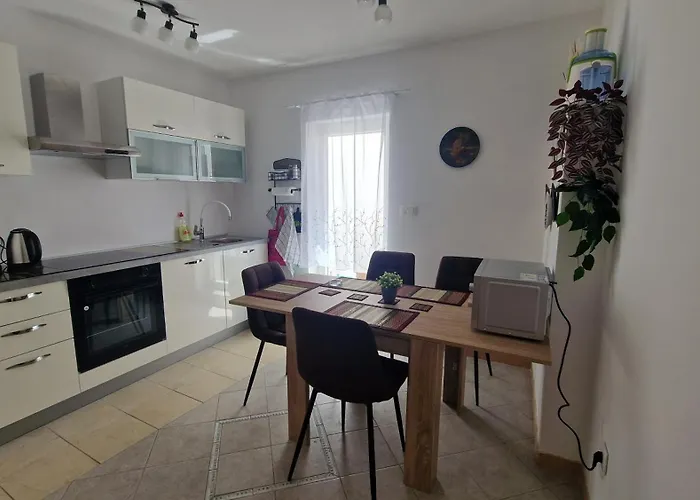 Appartement With E-cars Station *